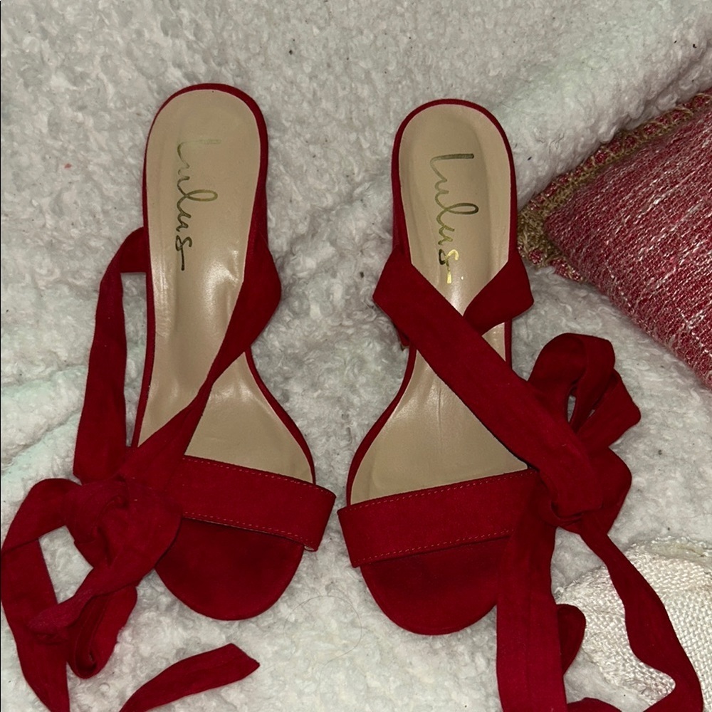Lulu's Red Heeled Sandals with Knotted Design - Picture 2 of 5